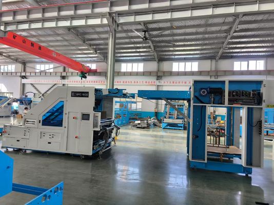 آلة تغليف عالية الدقة من ورقة إلى ورقة للورق المقوى مع تحكم وتصحيح آلي بالسيرفو