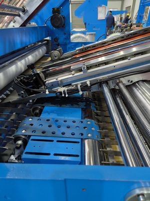 آلة تغليف كهربائية ذات 5 طبقات من الورقة إلى الورقة لكرتون 300 جرام - 10 مم و E B FLUTE