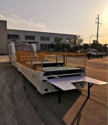 1450mm 1650mm التلقائي عالية السرعة الناي تسمية الغراء الشائكة الناي Laminatorr للورق المموج