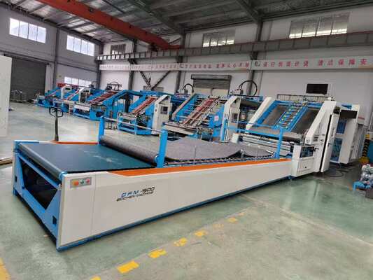 آلة المصفوفة عالية السرعة التي تقدم خيارات تغذية ورق مرنة والتحكم الرقمي في الغراء للصفائح المموجة
