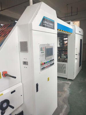 التصفيف البارد أو الساخن نظام تصفيف الصفائح المموجة مدعوم بقوة آلة 30 كيلوواط لضمان عملية التصفيف السلسة